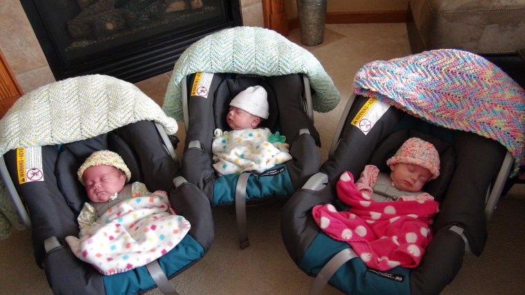 Then, Kali and Ellie join him.